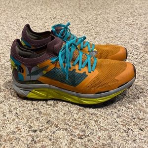 W FLIGHT VECTIV TW
Color:Desert Sun Orange - Prune Purple
Size:7.5